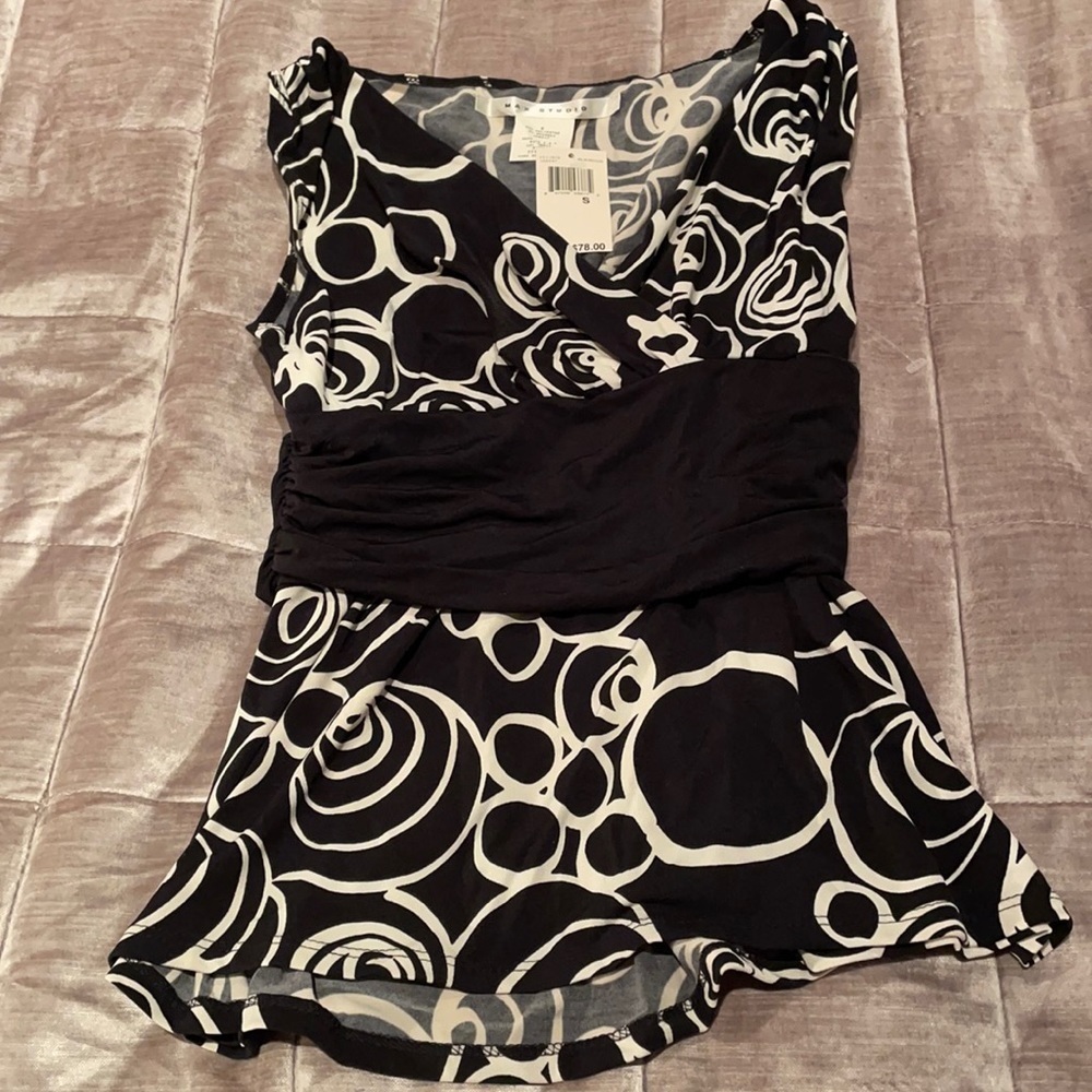 Max STUDIO Top NWTS Size small Black & Crème